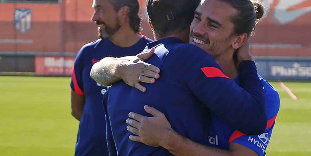 Griezmann volvió al Atlético Madrid y se encontró con Simeone