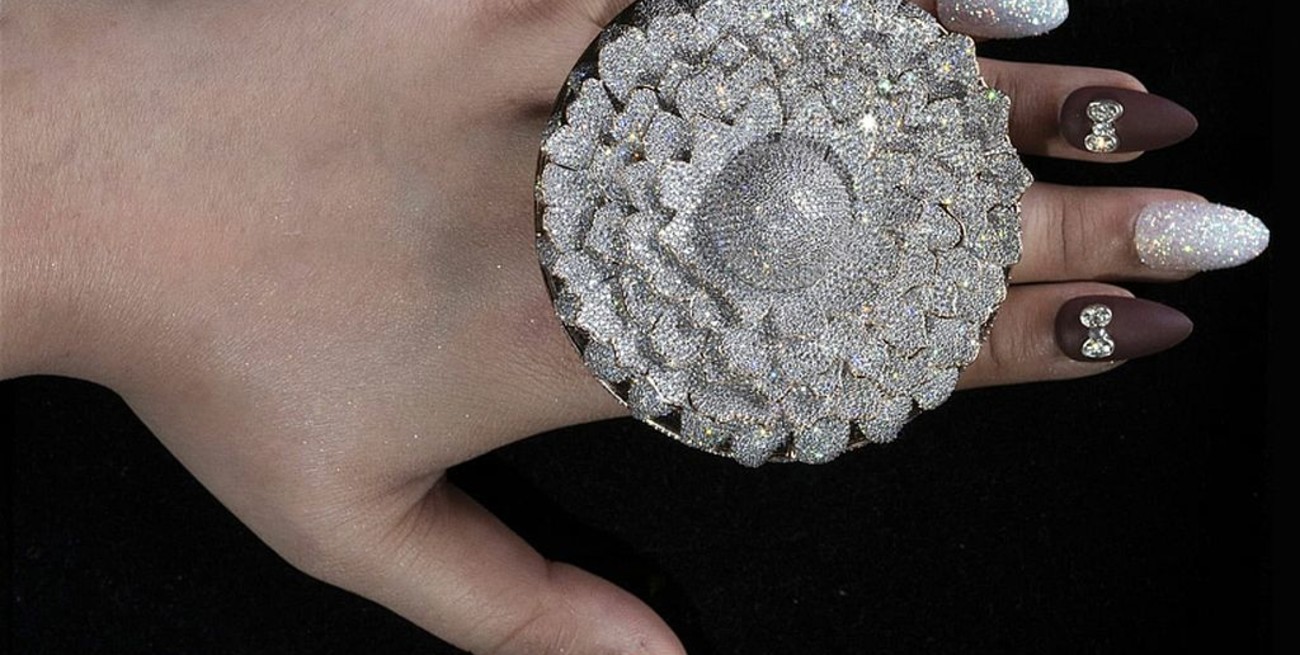 Nuevo récord Guinness para el "anillo con más diamantes del mundo"