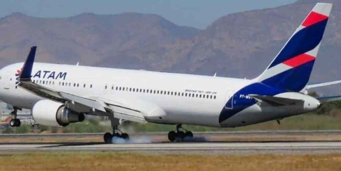 Denuncian a la aerolínea Latam por recortes salariales