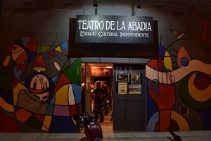 ELLITORAL_390626 |  Gentileza Teatro de la Abadía Entendemos al teatro de la Abadía como un espacio de encuentro y creación. Eso es lo que nos define. Tener la sala lo mejor posible, pero sin dejar lo humano de lado , dice Walter Alemandi.