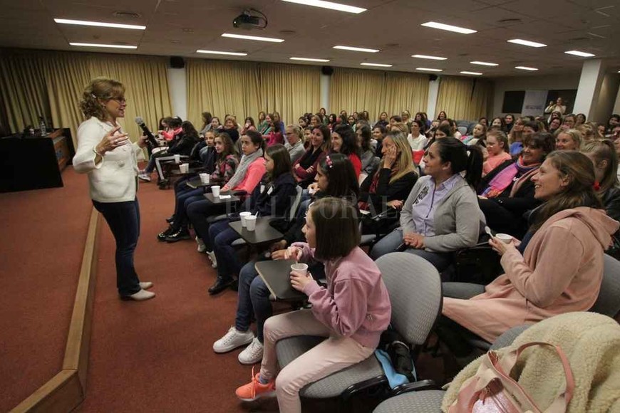 ELLITORAL_221328 |  Pablo Aguirre Auditorio. La charla tuvo lugar en la Fundación Osde, con el impulso de la Sociedad Argentina de Ginecología Infanto Juvenil.