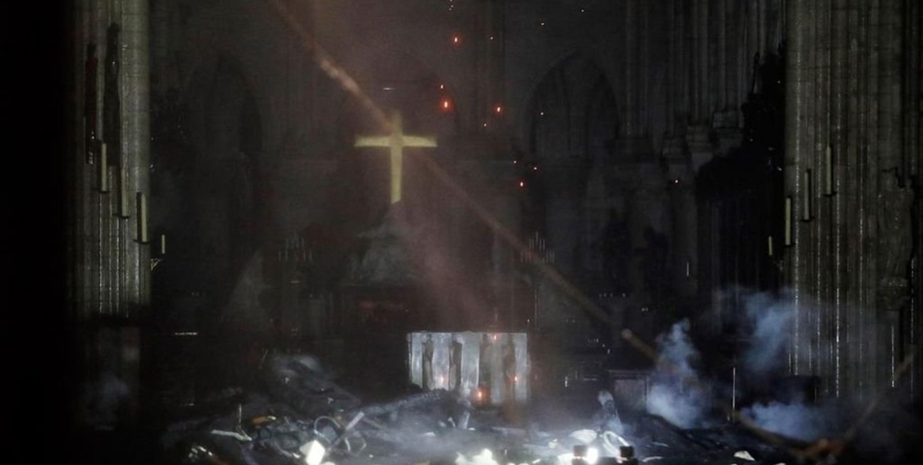 Las fotos del interior de la catedral de Notre Dame tras el grave incendio