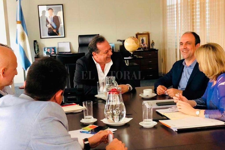 ELLITORAL_226954 |  Gentileza Municipalidad de Santa Fe Reunión. Corral y Santos dialogaron sobre el potencial que tiene la ciudad para desarrollarse como un polo de turismo educativo.