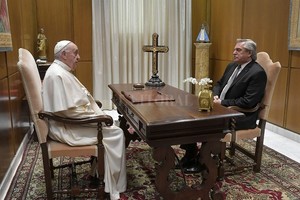 ELLITORAL_390453 |  NA El papa y el presidente argentino durante el último viaje realizado por Alberto Fernández a Europa.
