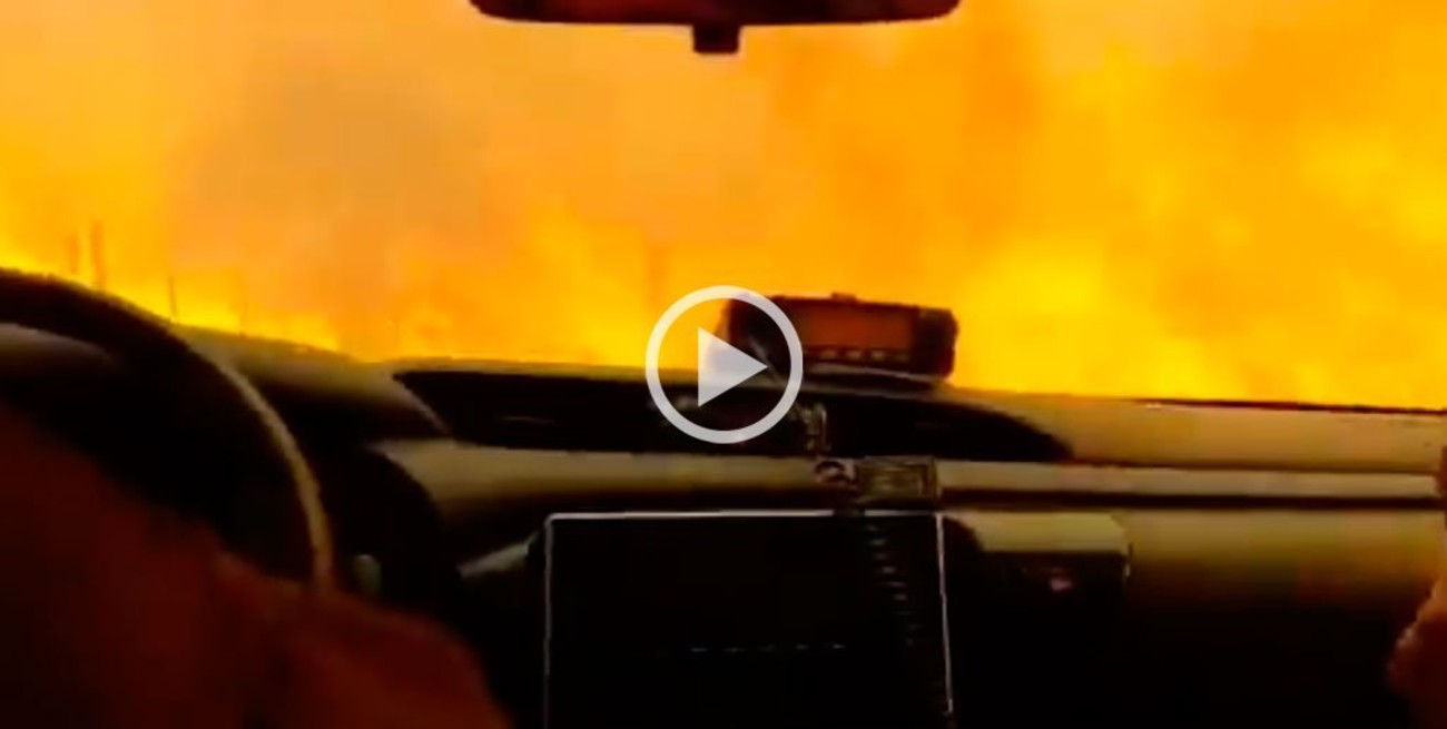 Video: Bomberos de Córdoba escapan del fuego