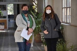 ELLITORAL_312429 |  Flavio Raina Referentes. Mónica Patiño y Romina Conti en el ex hospital Italiano, donde consiguieron una oficina para que funcione la Fundación.