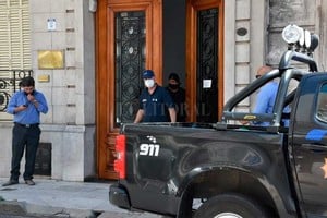 ELLITORAL_337547 |  Flavio Raina Una escribanía de calle Moreno 2672 fue allanada este viernes por la mañana en busca de documentación relevante para la causa.