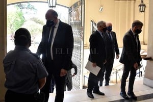 Flavio Raina. Perotti fue recibido por todos los ministros de la Corte y acompañado por funcionarios de su gabinete.