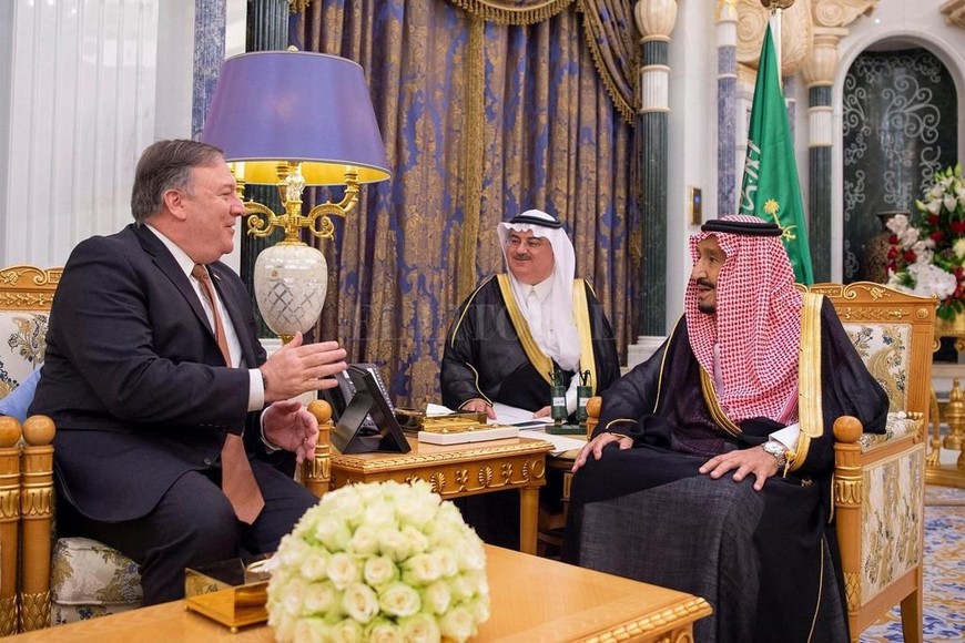 ELLITORAL_226327 |  dpa Arabia Saudí, Riad: El secretario de Estado norteamericano, Mike Pompeo (izq.), se reunió con el rey saudí Salman bin Abdulaziz Al Saud (der.).