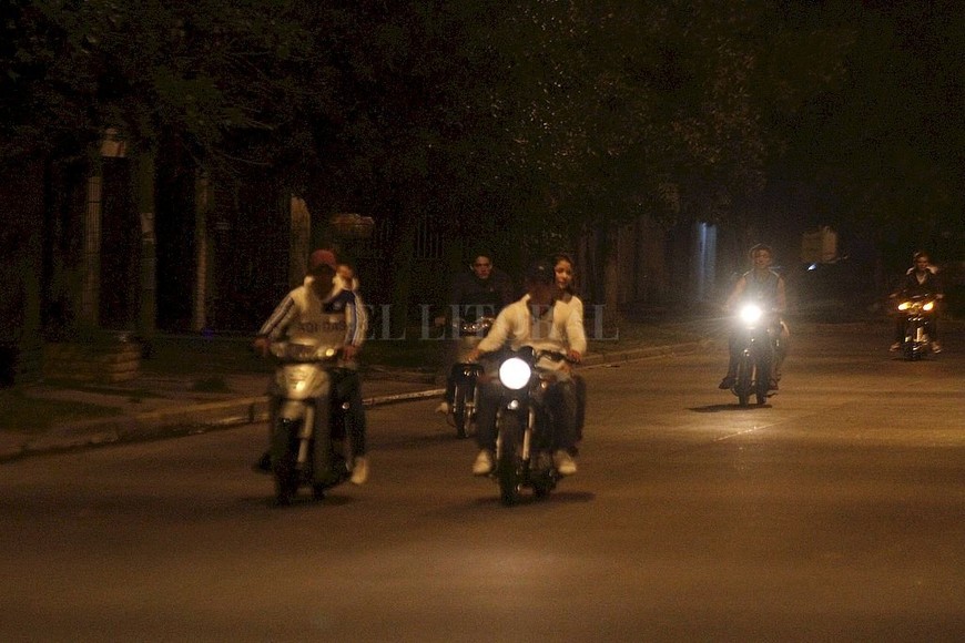 ELLITORAL_368469 |  Pablo Aguirre Son reiteradas las picadas en la zona de la Costanera Oeste desde hace años, según las quejas de los vecinos de ese sector.