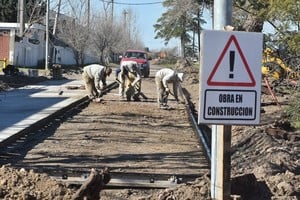 Guillermo Di Salvatore Pavimento. Está en pleno avance la pavimentación de la calle Rosaura Schweizer.
