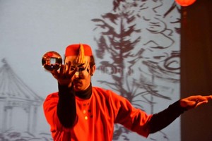 Gentileza producción En la puesta, se trasladan al escenario muestras de las principales tradiciones chinas, desde el arte de la caligrafía hasta la famosa danza del dragón del año nuevo chino.