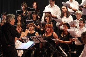 Manuel Fabatía El Coro presentará la Misa Criolla del inolvidable músico santafesino Ariel Ramírez, en el predio ubicado en avenida Galicia 1357.
