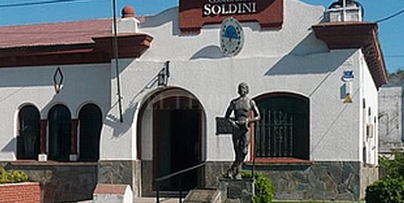 Escándalo en Soldini: un inspector espiaba a mujeres con una cámara oculta