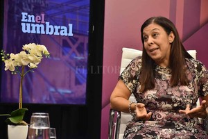 Manuel Alberto Fabatía Claudia Catalin, ex secretaria electoral, en los estudios de CyD Litoral explicando cuestiones relacionadas a las elecciones en el programa En el Umbral
