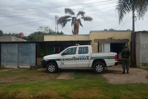 ELLITORAL_271316 |  Prensa Gendarmeria La incautación de 23 kilos de marihuana hace una semana en Formosa desencadenó en 13 allanamientos en cuatro provincias (Buenos Aires, Santa Fe, Río Negro y Chubut).