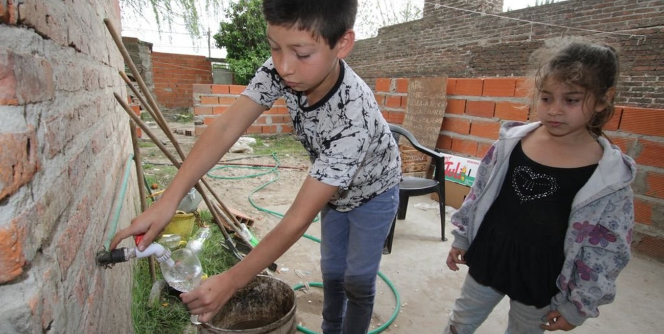 Vecinos de B° Los Troncos se quejan por el nuevo servicio de agua potable