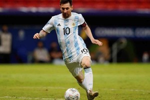 ELLITORAL_384979 |  Gentileza Más allá de cómo termine la historia de la Selección en esta Copa América, es un hecho que Messi va a superar a Mascherano como el futbolista con más presencias en el equipo nacional.