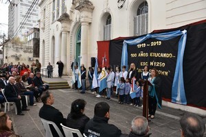 Flavio Raina Un siglo. Con un emotivo acto, la escuela Almirante Brown festejó sus 100 años de servicio a la comunidad santafesina.