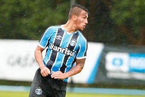 Gentileza Ezequiel Esperón en su paso por Gremio de Brasil