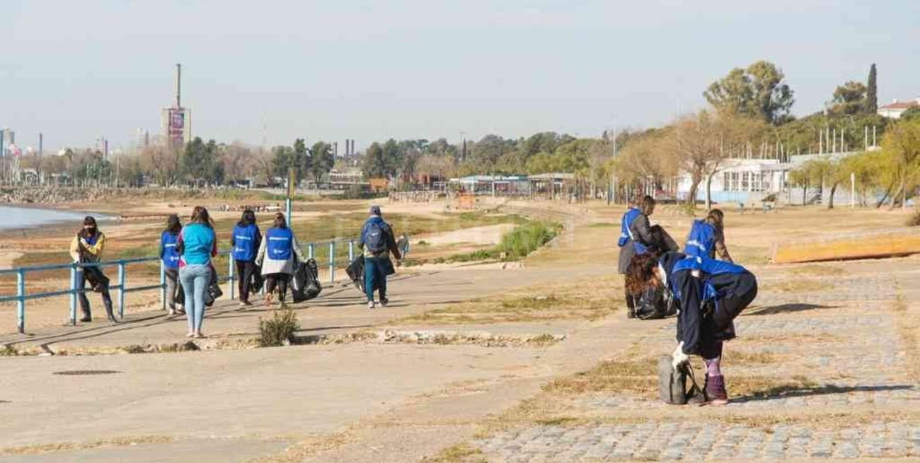 Recolectaron 2.000 kilos de residuos en la jornada de limpieza del río Paraná y la costa