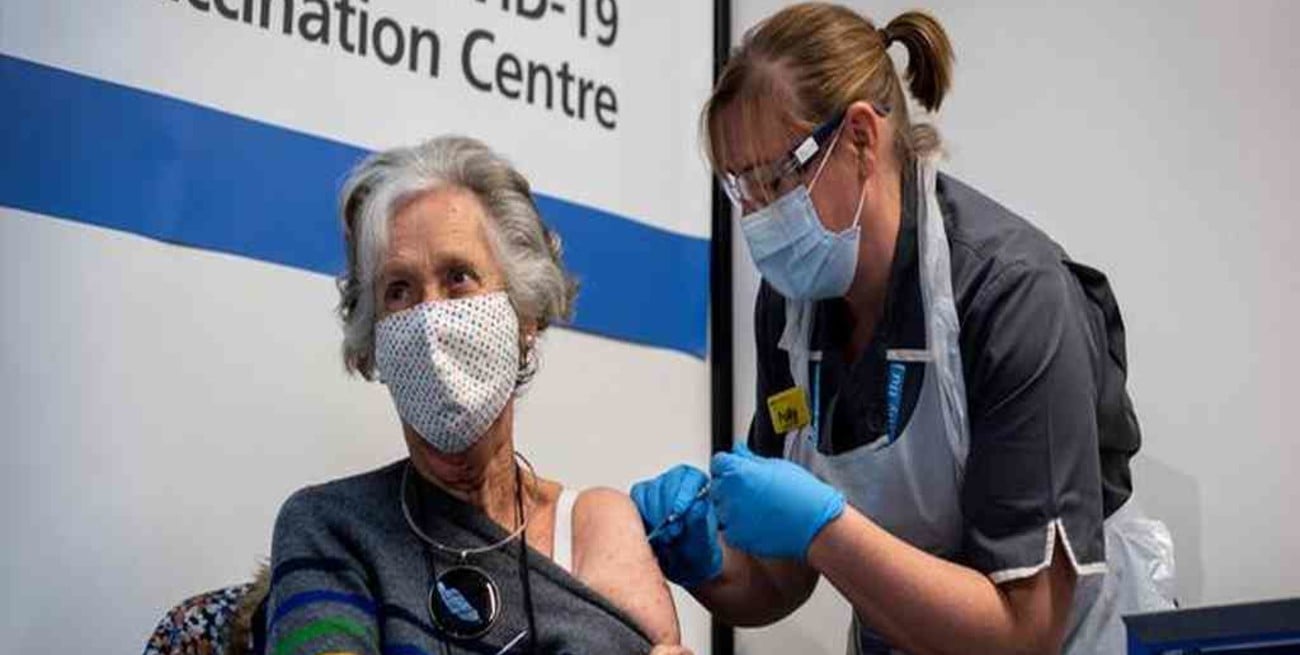 Reino Unido comenzó a vacunar a mayores de 65 años