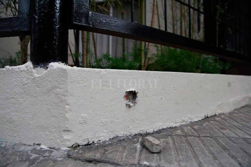 ELLITORAL_233281 |  Marcelo Manera Los disparos quedaron en paredes cercanas al edificio público