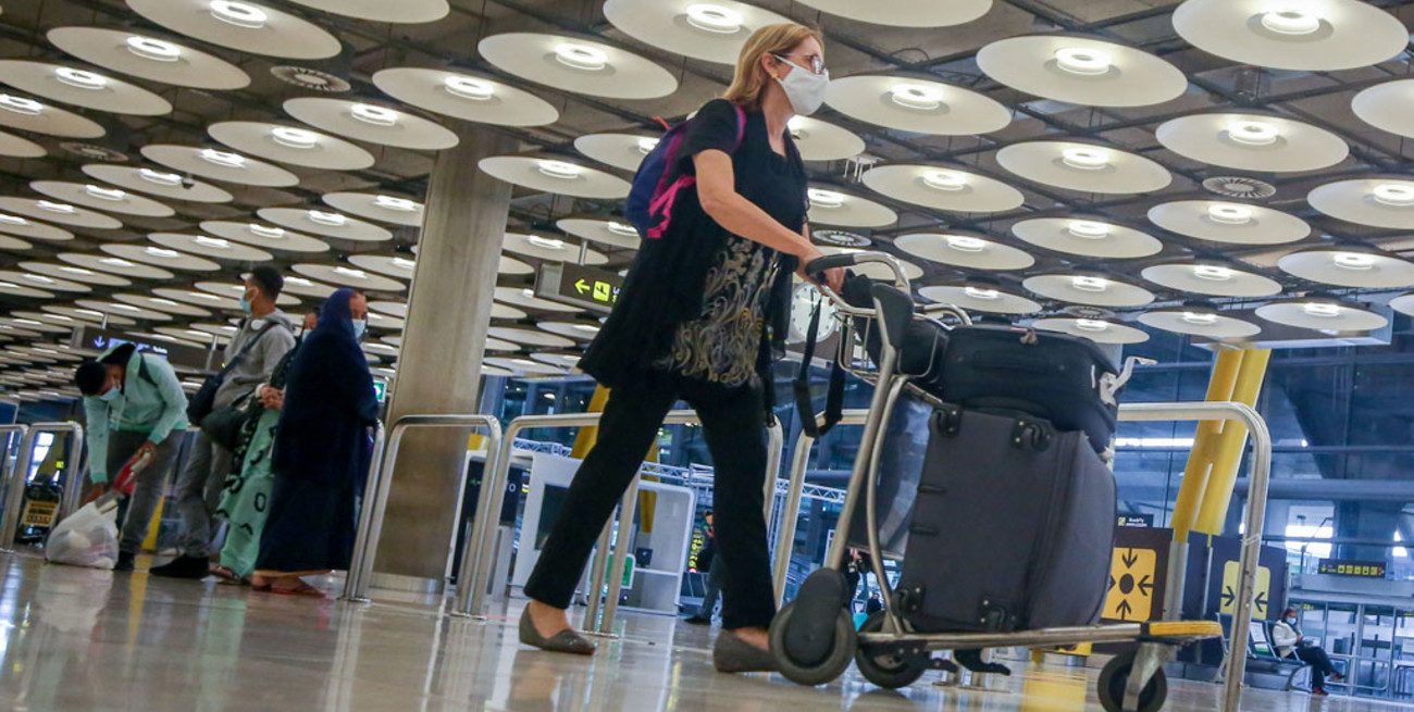 España exige un PCR negativo a viajeros internacionales