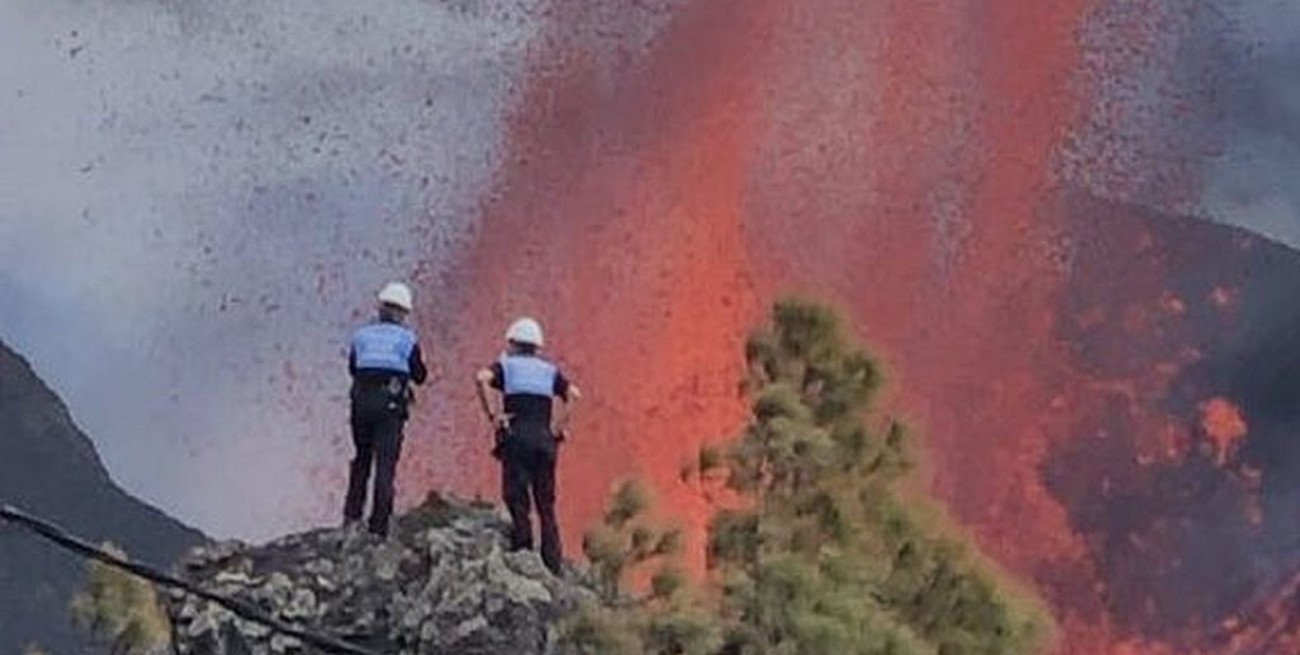 La Palma: policías comienzan a renunciar a las horas extras en la lucha contra  el Volcán Cumbre Vieja
