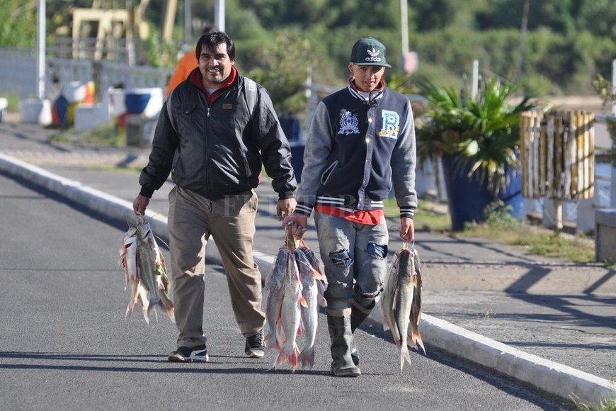 ELLITORAL_296906 |  Mauricio Garín Todos los tamaños. Muy pocos son los pescadores que respetan las longitudes mínimas de captura, reguladas en la Ley Provincial N° 12.212 de Manejo Sustentable de los Recursos Pesqueros.