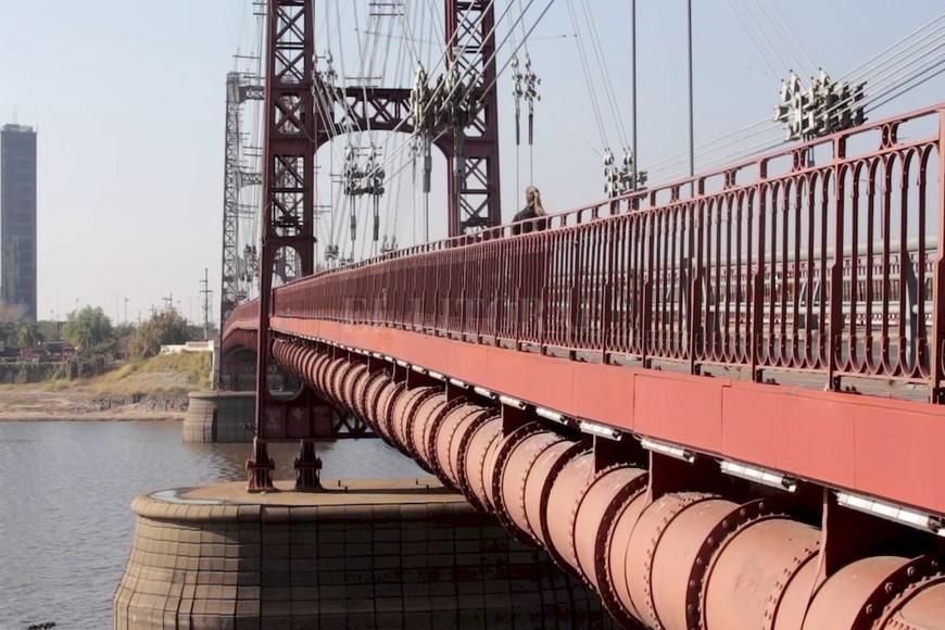 ELLITORAL_391249 |  Juan Vittori El Puente Colgante, hito de la ciudad.