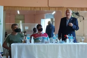 ELLITORAL_367539 |  gentileza La comuna de Cayastá recibe más de 2.500.000 de pesos que serán destinados a la iluminación del cantero central de Bulevar Hernandarias.