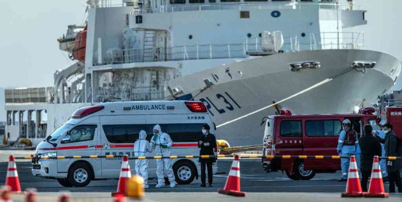 Confirmaron tres nuevos casos de coronavirus en el crucero amarrado en Japón