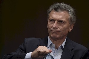 ELLITORAL_368736 |  Archivo Argentina's president elect Mauricio Macri gestures during a press conference in Buenos Aires on November 23, 2015 the day after winning the run-off election against the ruling "Frente para la Victoria" party candidate Daniel Scioli. Macri, a former football executive expected to be Argentina's most economically liberal leader since the 1990s, promised a "marvelous" new era for his country, beleaguered by years of economic instability.       AFP PHOTO / JUAN MABROMATA / AFP / JUAN MABROMATA        (Photo credit should read JUAN MABROMATA/AFP/Getty Images)
