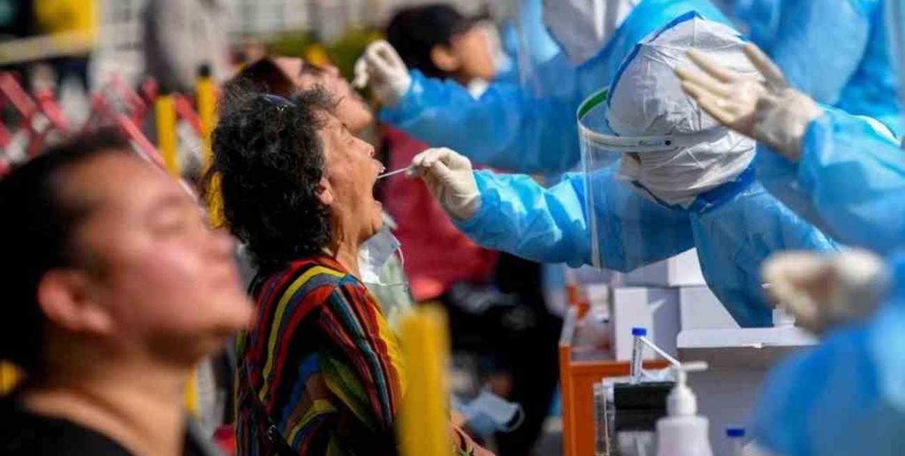 China registró su mayor cifra de casos de coronavirus en diez meses