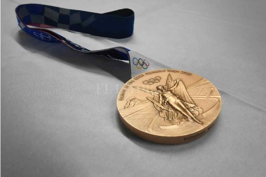ELLITORAL_398230 |  Pablo Aguirre El logro. La medalla de bronce que recibió el vóley argentino tras vencer a Brasil