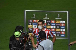 Manuel Fabatía Claudio Corvalán fue más protagonista en el área rival que en la suya.