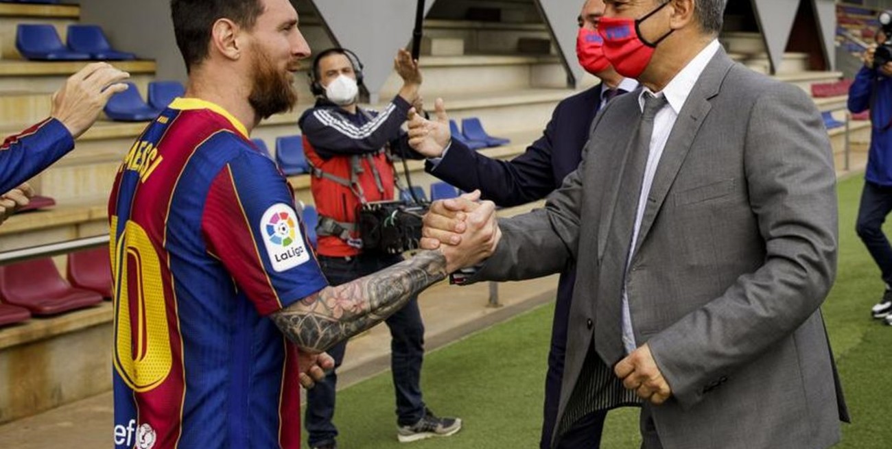 El presidente del Barcelona dijo que la renovación del contrato de Messi "va bien"