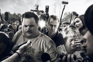 Gentileza Warner Bros. Pictures Paul Walter Hauser, Sam Rockwell y Kathy Bates protagonizan la historia de Jewell, que pasó de héroe a sospechoso en pocos días.