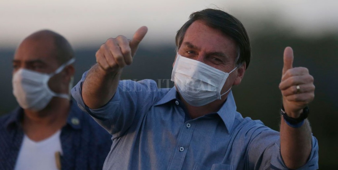 Pese a tener coronavirus, Bolsonaro recibió a sus seguidores