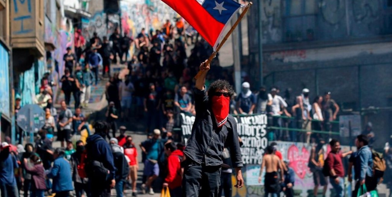 Barricadas y cortes marcan el inicio del segundo día de huelga progresiva en Chile