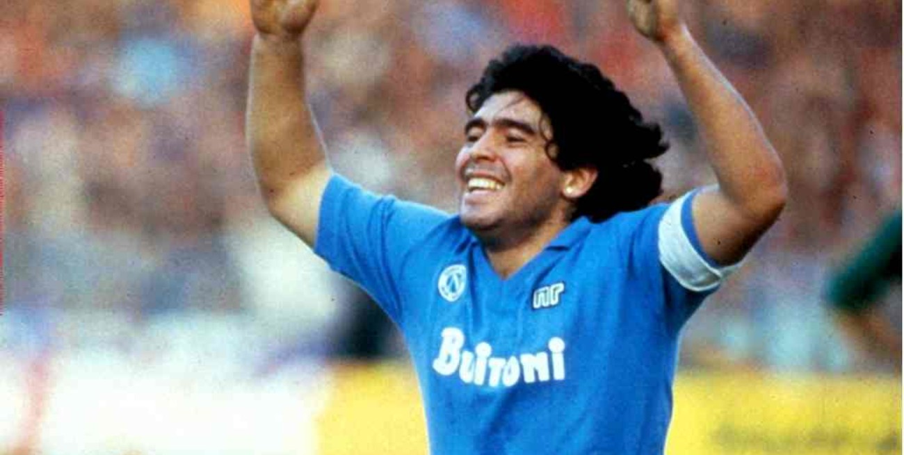 Las hijas de Maradona y el Nápoles recordaron al "Diez" a un mes de su muerte