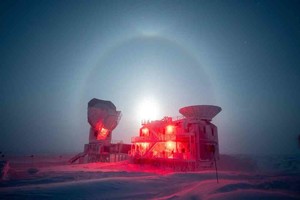 ELLITORAL_373425 |  Gentileza El fotógrafo Matt Young ha logrado captar un raro fenómeno meteorológico conocido como ´halo de la Luna´ en la Antártida.