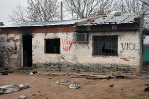 ELLITORAL_396716 |  Guillermo Di Salvatore Vecinos enardecidos quemaron la casa de los presuntos abusadores hace tres semanas, cuando trascendieron los hechos.