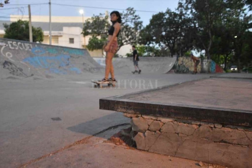 ELLITORAL_343843 |  Manuel Fabatía Deterioros. El uso intensivo de la pista deja en evidencia la falta de mantenimiento para que sea segura.