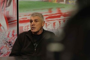 ELLITORAL_339518 |  Pablo Aguirre Rubén Rossi, un verdadero formador cuya fama se extiende a nivel continental. Además de haber editado un nuevo lubre, está como asesor en Conmebol y dicta cursos. Fue campeón mundial con Maradona en Japón y trabaja con Menotti en la escuela de entrenadores.