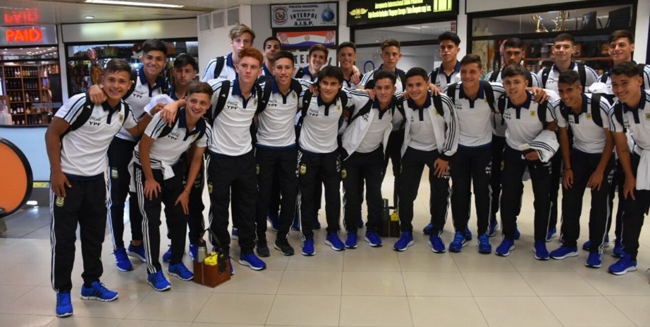 El seleccionado sub 15 llegó a Paraguay para disputar el Sudamericano