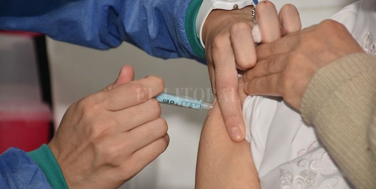 La Anmat aprobó el uso de la vacuna Sinopharm para mayores de 60