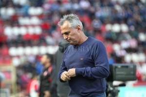 ELLITORAL_248328 |  Matías Nápoli Leonardo Carol Madelón tiene varias alternativas pero todavía no se decidió por ninguna. La actual dirigencia le hizo una oferta para que siga y las otras dos agrupaciones lo consideran como el plan A. Habrá que esperar su respuesta final.