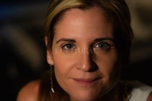 Captura de Internet Glennon Doyle. A los treinta y nueve años, casada y con tres hijos, trabajando como escritora a tiempo completo, se enamoró de una mujer.